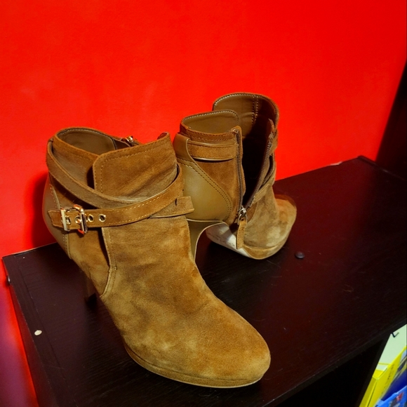 Heels - Picture 1 of 1